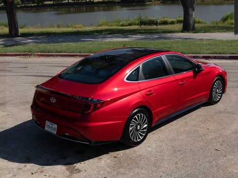 Used 2021 Hyundai Sonata Limited image 2