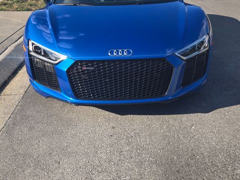 Used 2018 Audi R8 V10 w/ Carbon Exterior Package image 5