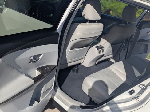 Used 2015 Toyota Venza LE image 24