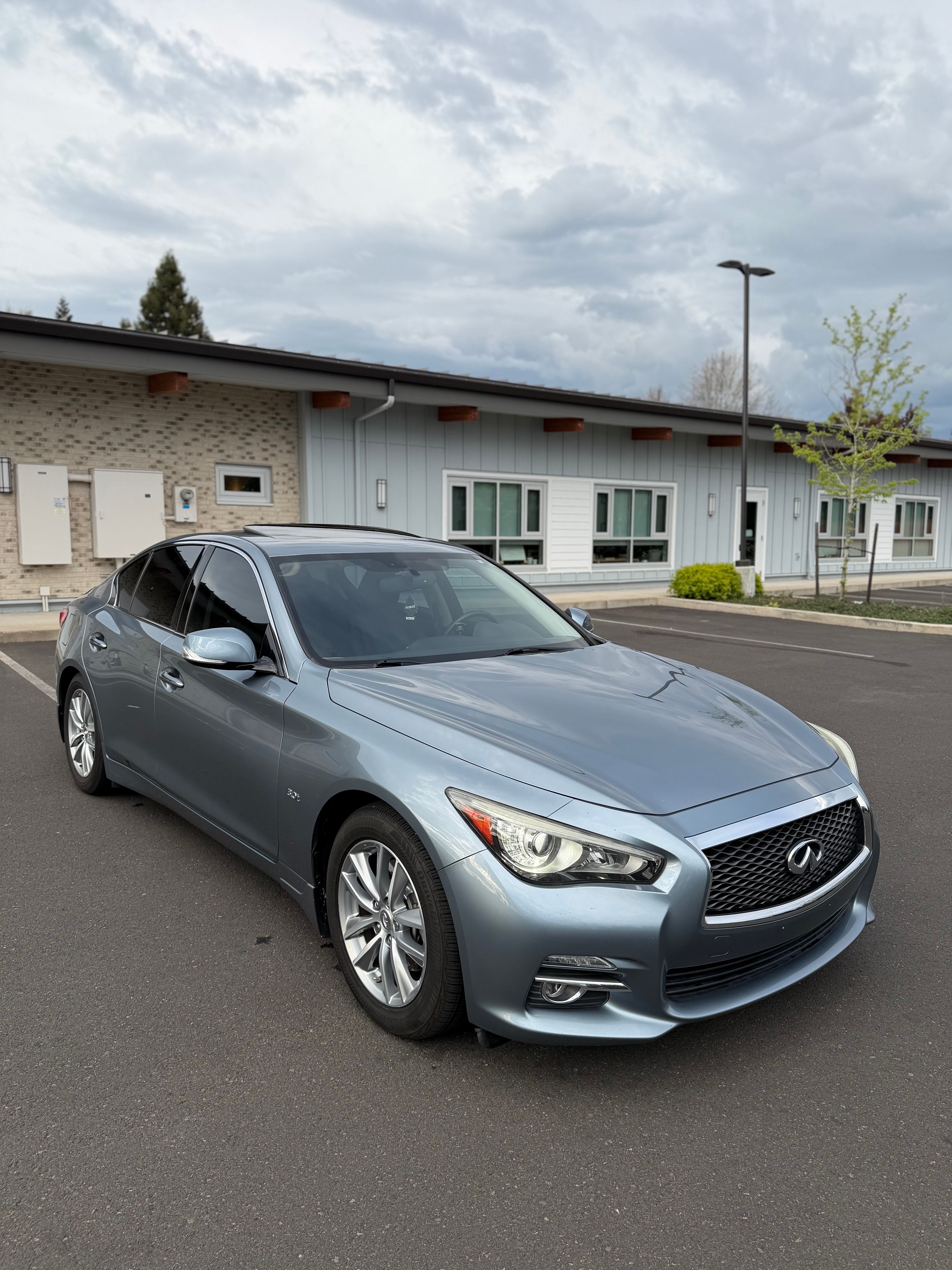 Used 2017 INFINITI Q50 3.0t Premium w/ 3.0T Premium Plus Package RWD image 4