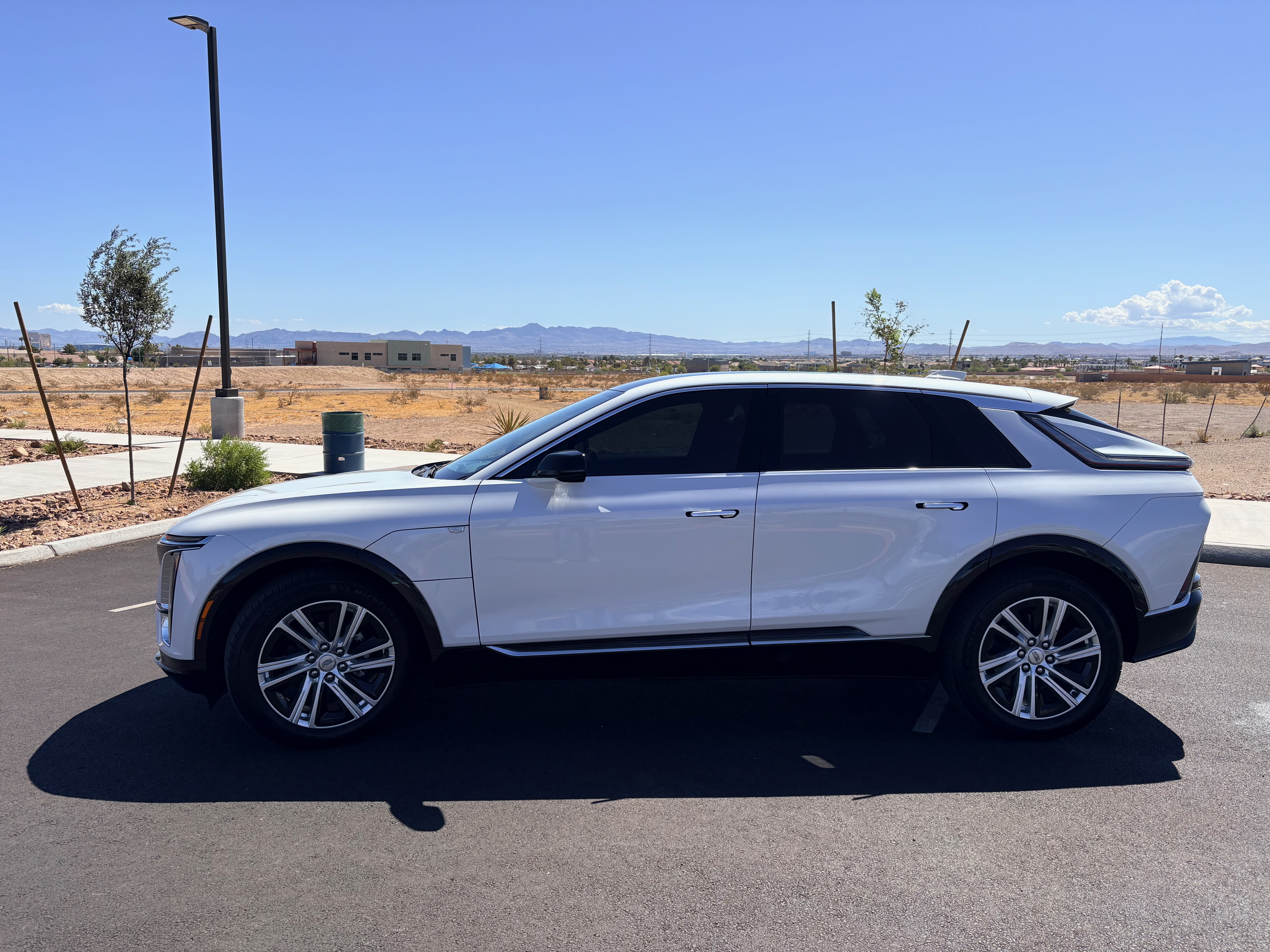 Used 2024 Cadillac Lyriq Tech AWD/4WD image 2