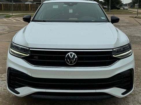 Used 2022 Volkswagen Tiguan SE R-Line image 4