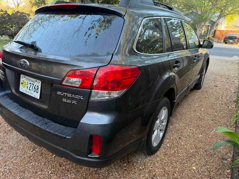 Used 2011 Subaru Outback 3.6R Limited w/ PWR Moonroof Pkg AWD/4WD image 8