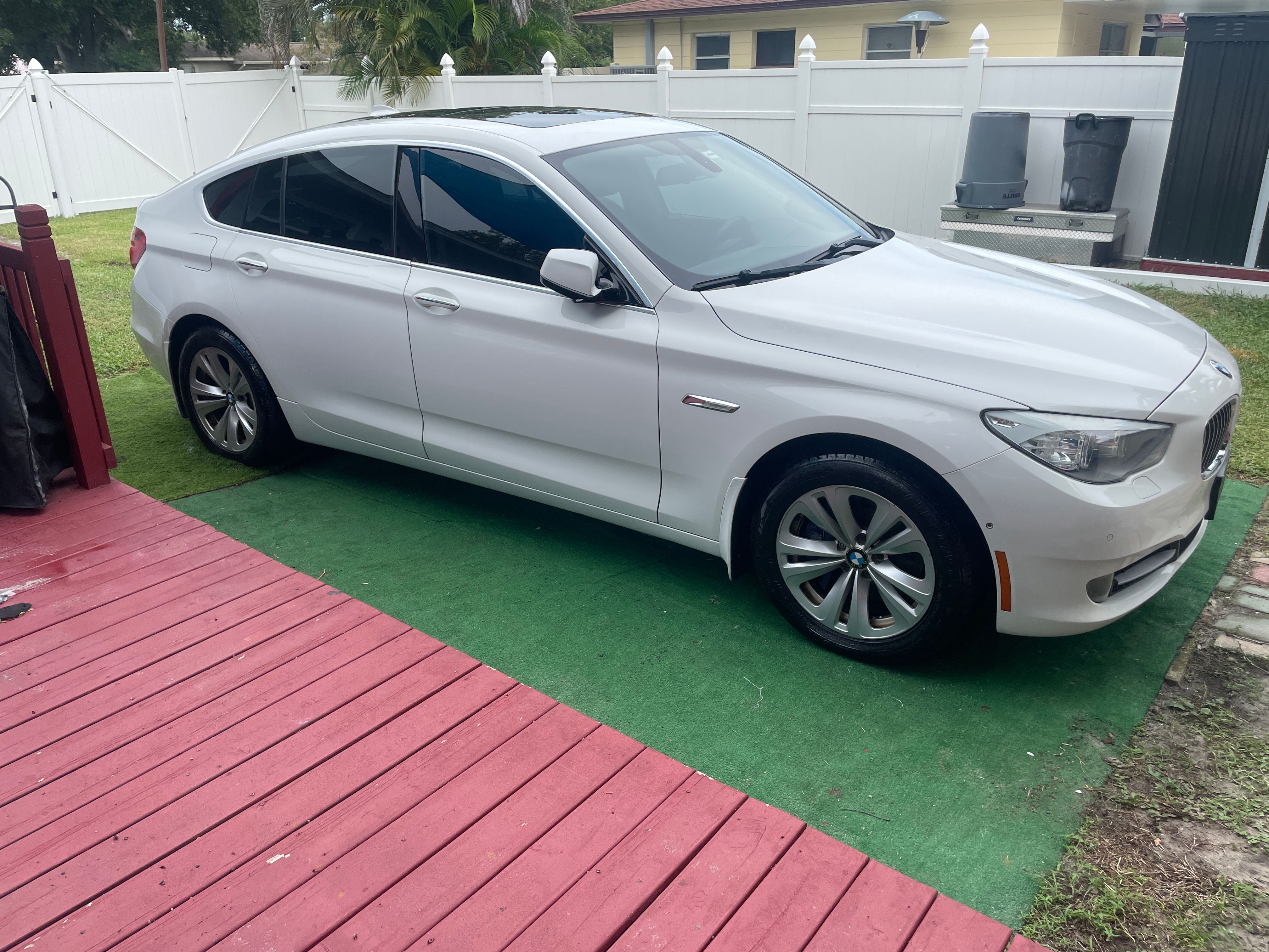 Used 2011 BMW 535i Gran Turismo RWD image 2