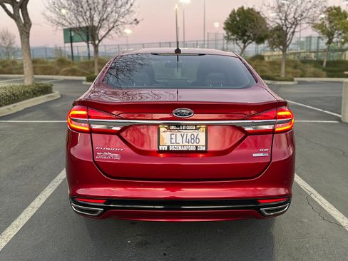 Used 2017 Ford Fusion SE w/ Fusion SE Technology Package image 10
