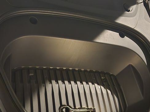 Used 2023 Tesla Model 3 Standard Range image 11