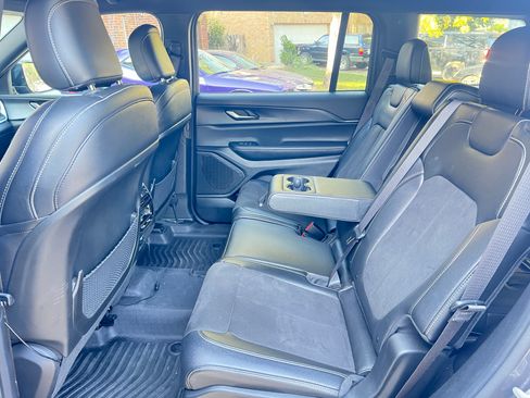 Used 2024 Jeep Grand Cherokee L Laredo RWD image 19