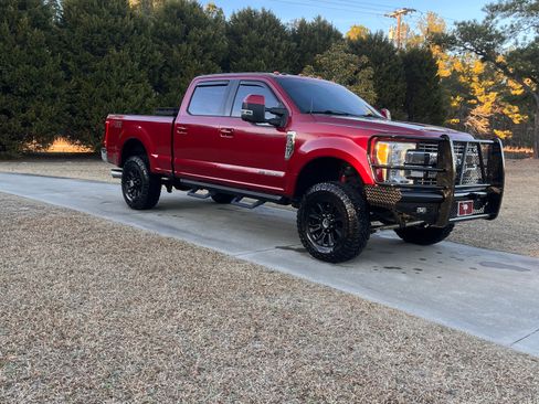 Used 2017 Ford F250 Lariat w/ Lariat Value Package image 2