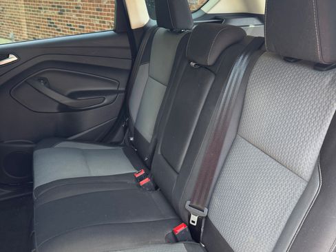 Used 2017 Ford Escape SE FWD image 16