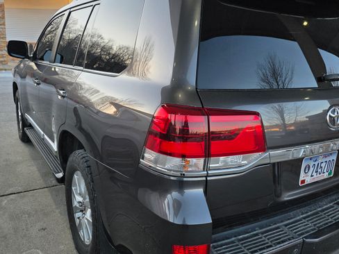 Used 2018 Toyota Land Cruiser Sport Utility 4D w/ Four Season Floor Mat Package image 14