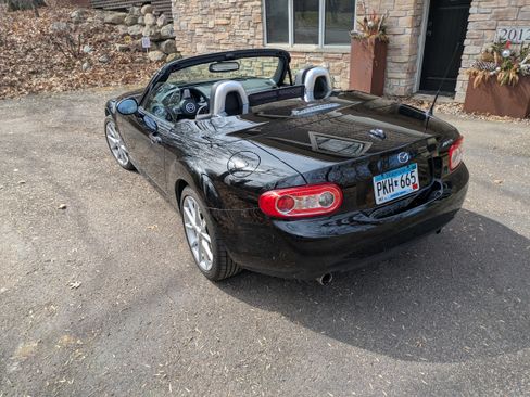 Used 2010 MAZDA MX-5 Miata Grand Touring w/ Premium Pkg image 18