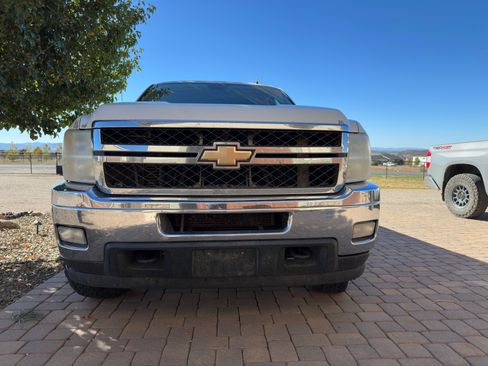 Used 2011 Chevrolet Silverado 2500 LT w/ Interior Plus Package image 2
