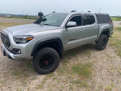 Used 2022 Toyota Tacoma TRD Off-Road w/ TRD Premium Off Road Package AWD/4WD image 5