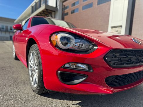 Used 2018 FIAT 124 Spider Classica w/ Technology & Siriusxm Group image 23