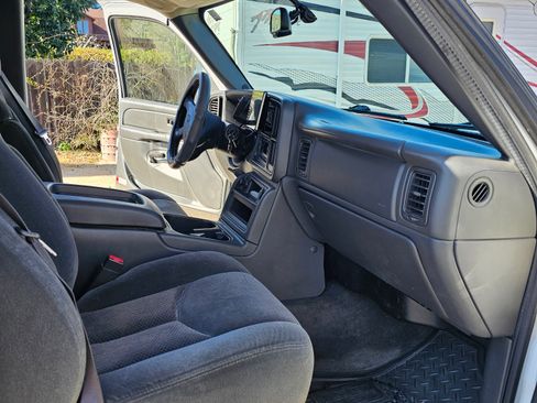 Used 2004 Chevrolet Silverado 2500 LS image 4