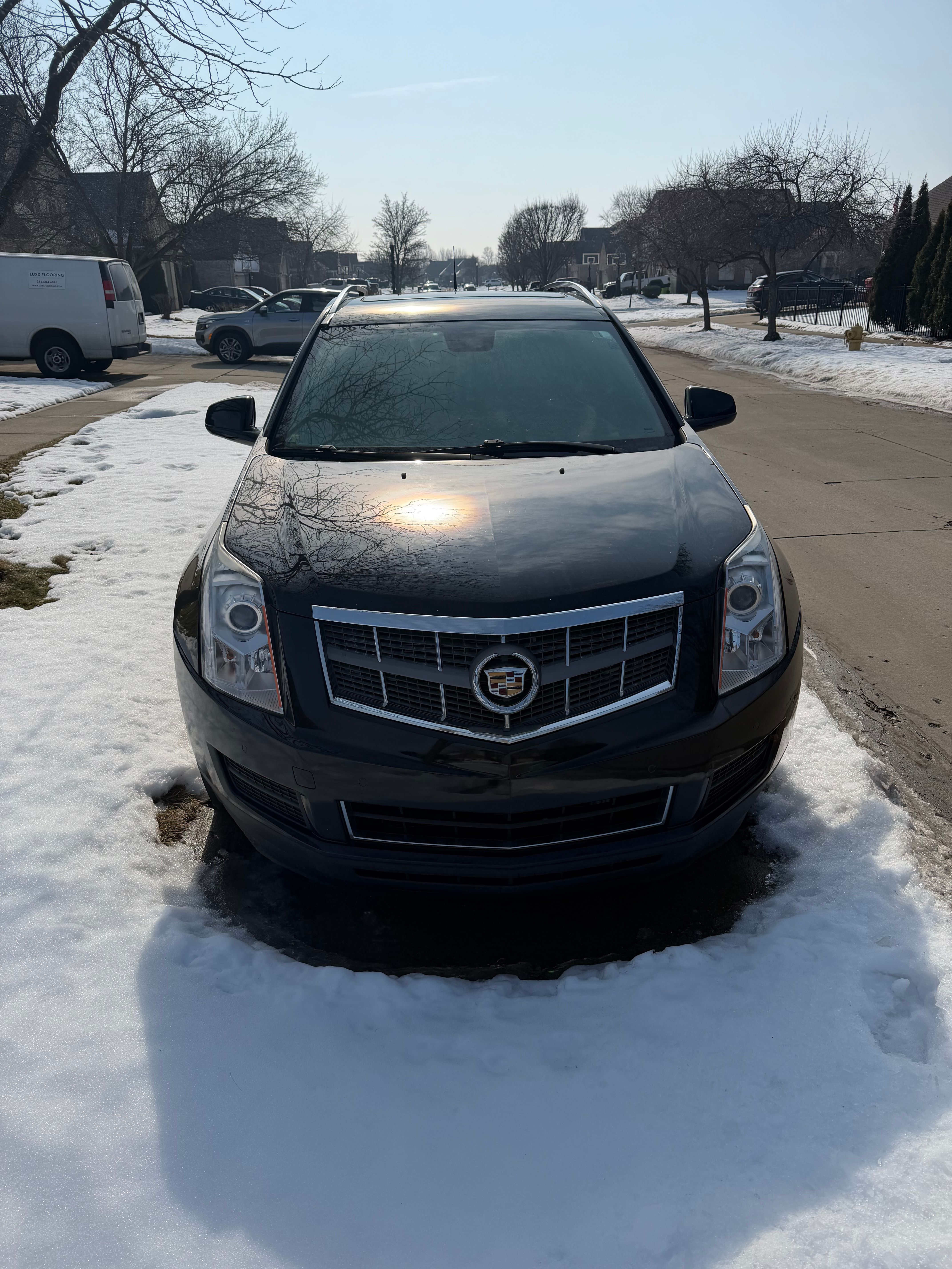 Used 2012 Cadillac SRX Luxury FWD image 1