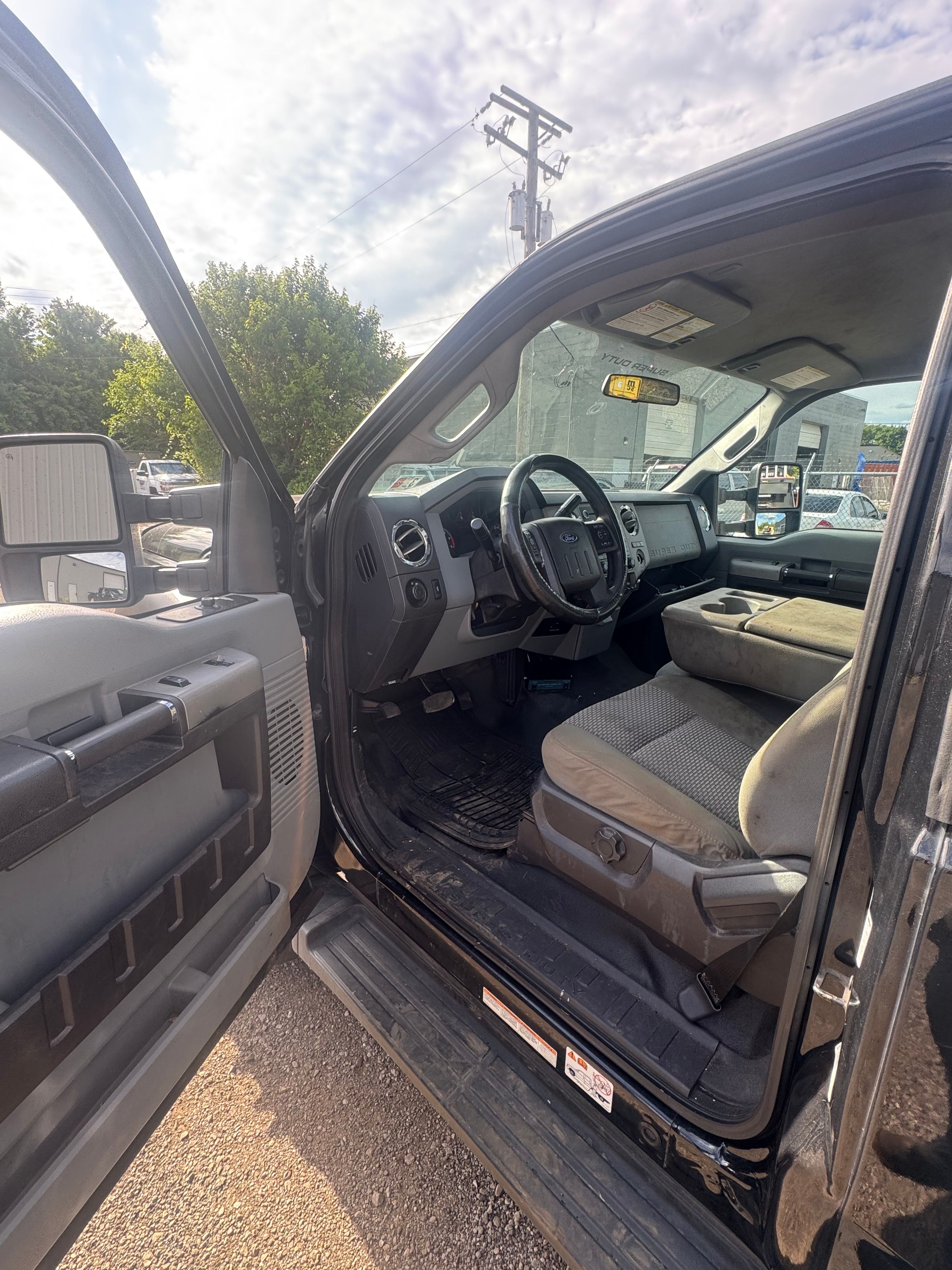 Used 2015 Ford F550 2WD Regular Cab Super Duty image 9