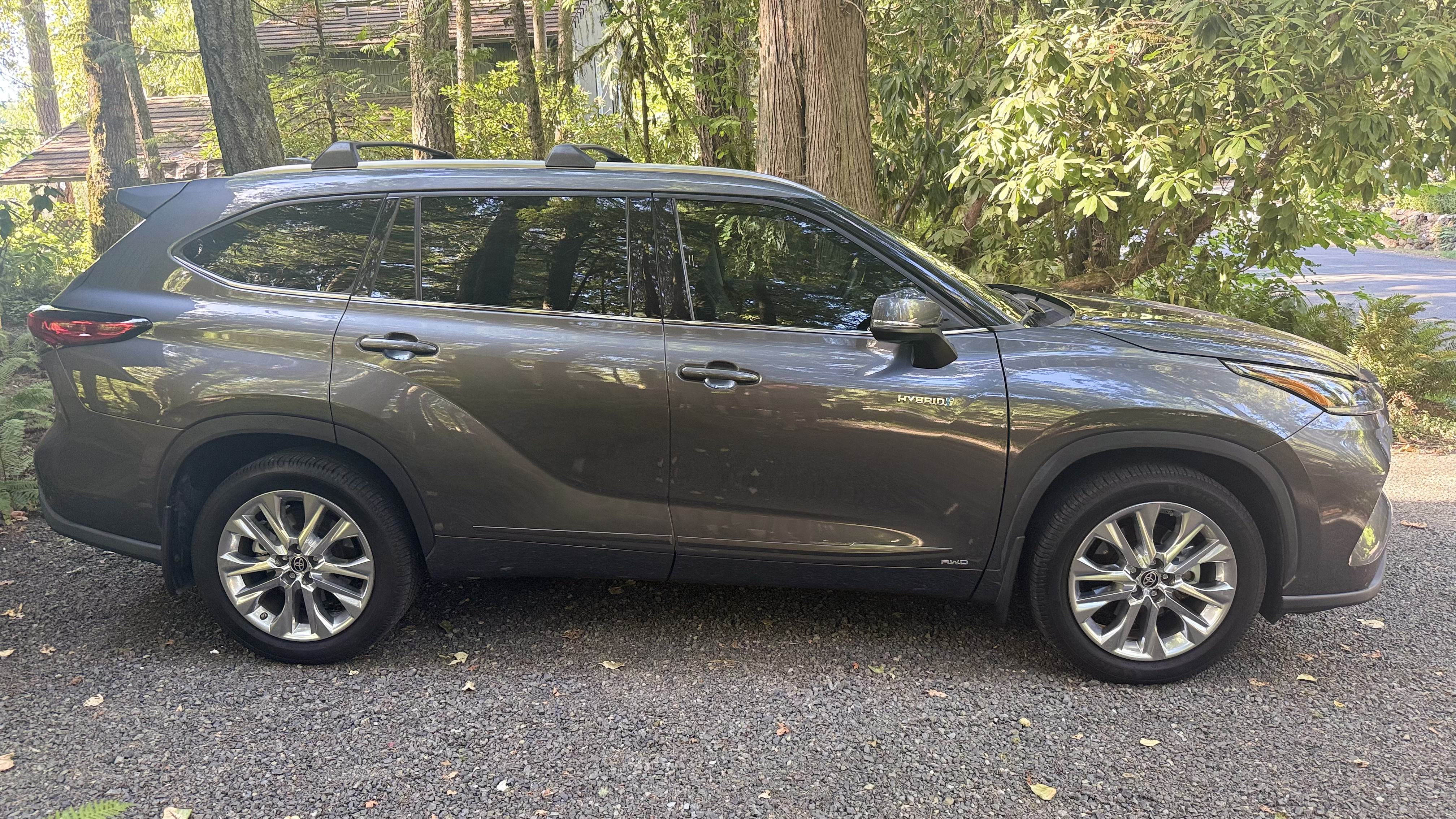 Used 2021 Toyota Highlander Limited AWD/4WD image 1