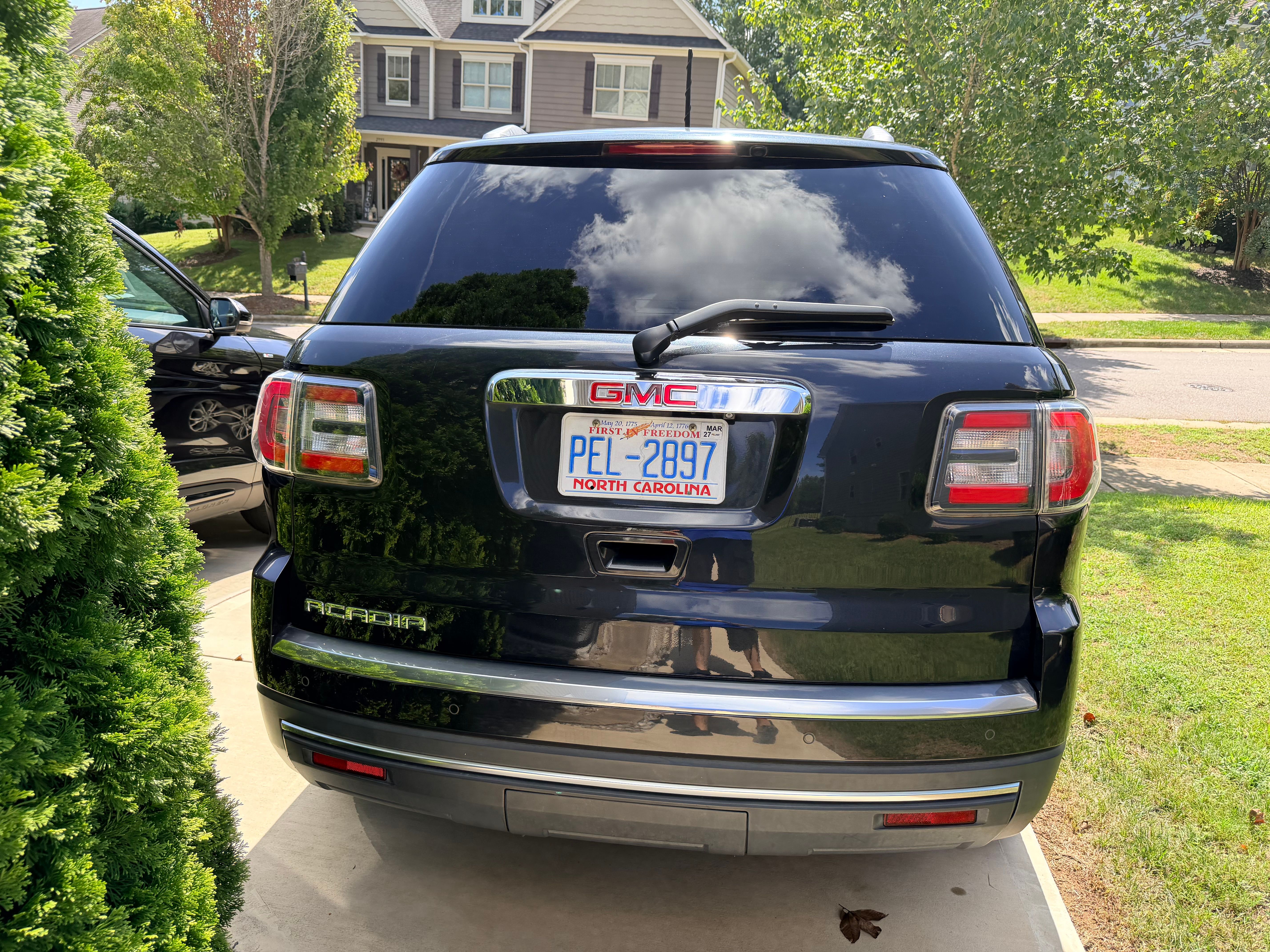 Used 2015 GMC Acadia SLT FWD image 1