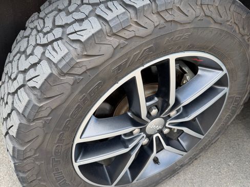 Used 2017 Jeep Grand Cherokee Trailhawk AWD/4WD image 21