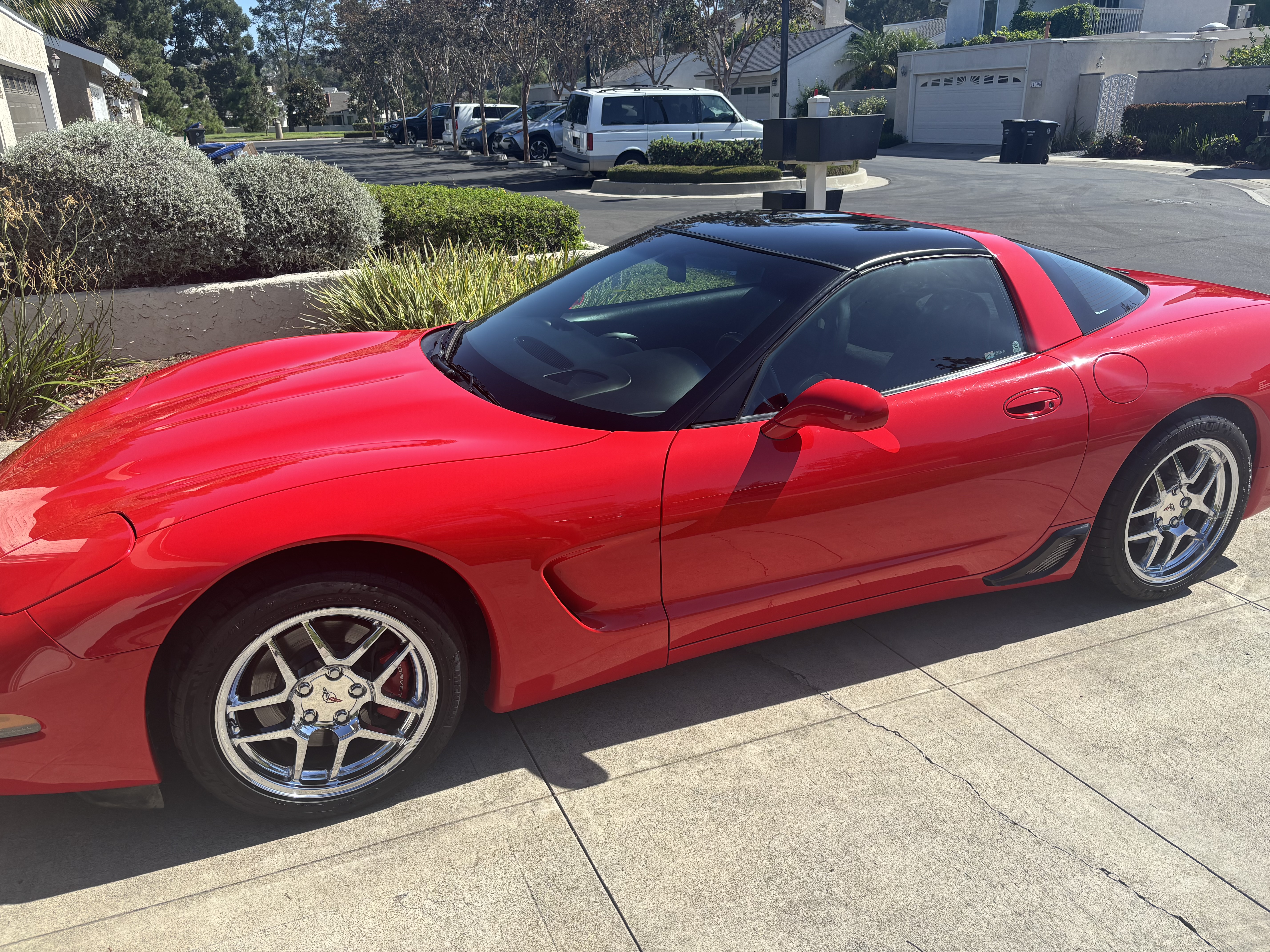 Used 2002 Chevrolet Corvette Coupe w/ Preferred Equipment Group2 RWD image 1