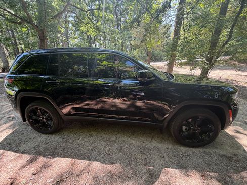 Used 2026 Jeep Grand Cherokee Limited w/ Limited Altitude Package AWD/4WD image 6