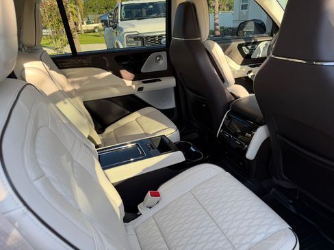 Used 2024 Lincoln Aviator Black Label AWD/4WD image 11