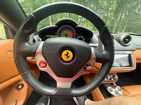Used 2013 Ferrari California RWD image 25