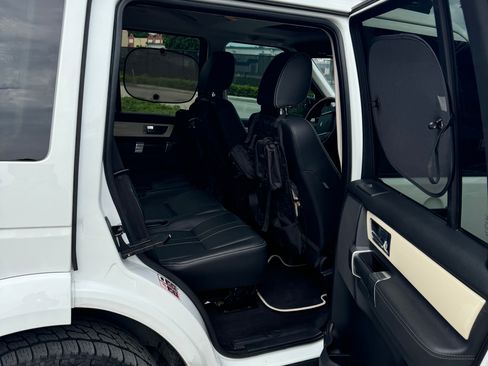 Used 2011 Land Rover LR4 HSE image 10