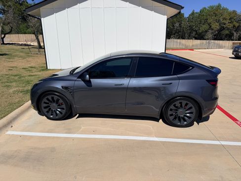 Used 2022 Tesla Model Y Performance image 2