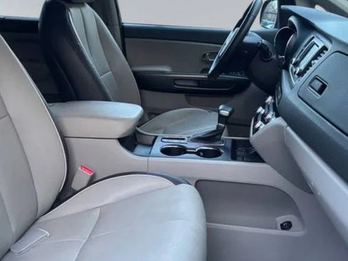 Used 2020 Kia Sedona EX image 1