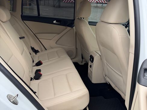 Used 2016 Volkswagen Tiguan S image 10