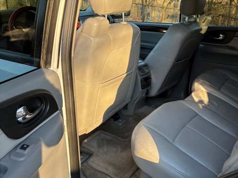 Used 2007 GMC Envoy Denali image 9
