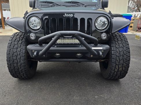 Used 2015 Jeep Wrangler Unlimited Rubicon image 21