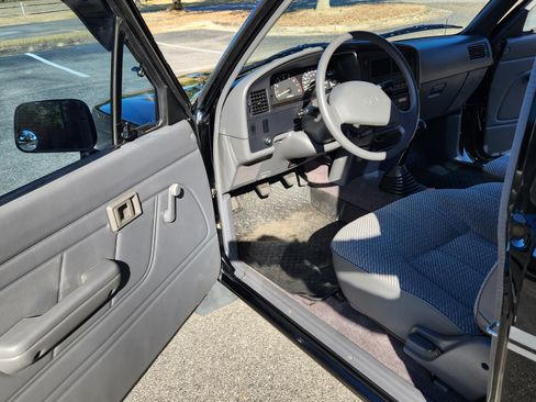Used 1992 Toyota Pickup Deluxe image 14