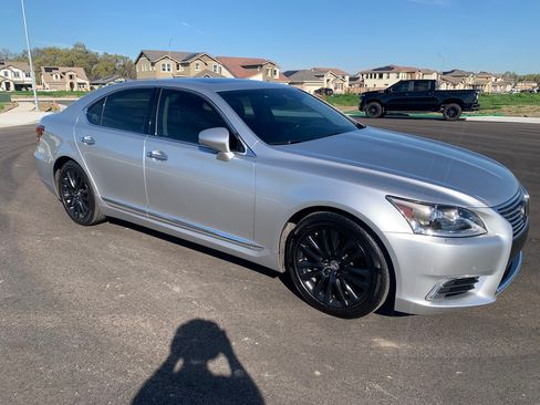 Used 2015 Lexus LS 460 w/ Comfort Package image 1