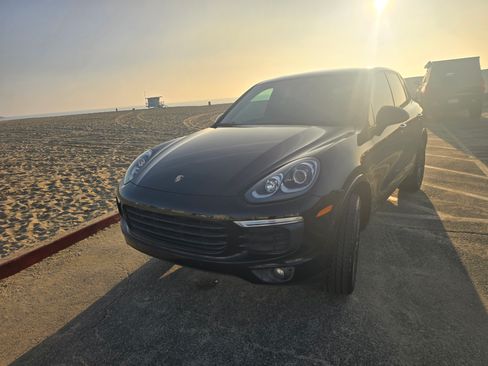 Used 2017 Porsche Cayenne Platinum Edition image 5