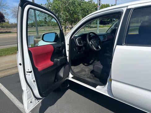 Used 2016 Toyota Tacoma SR5 w/ SR5 Appearance Package (DN) image 13