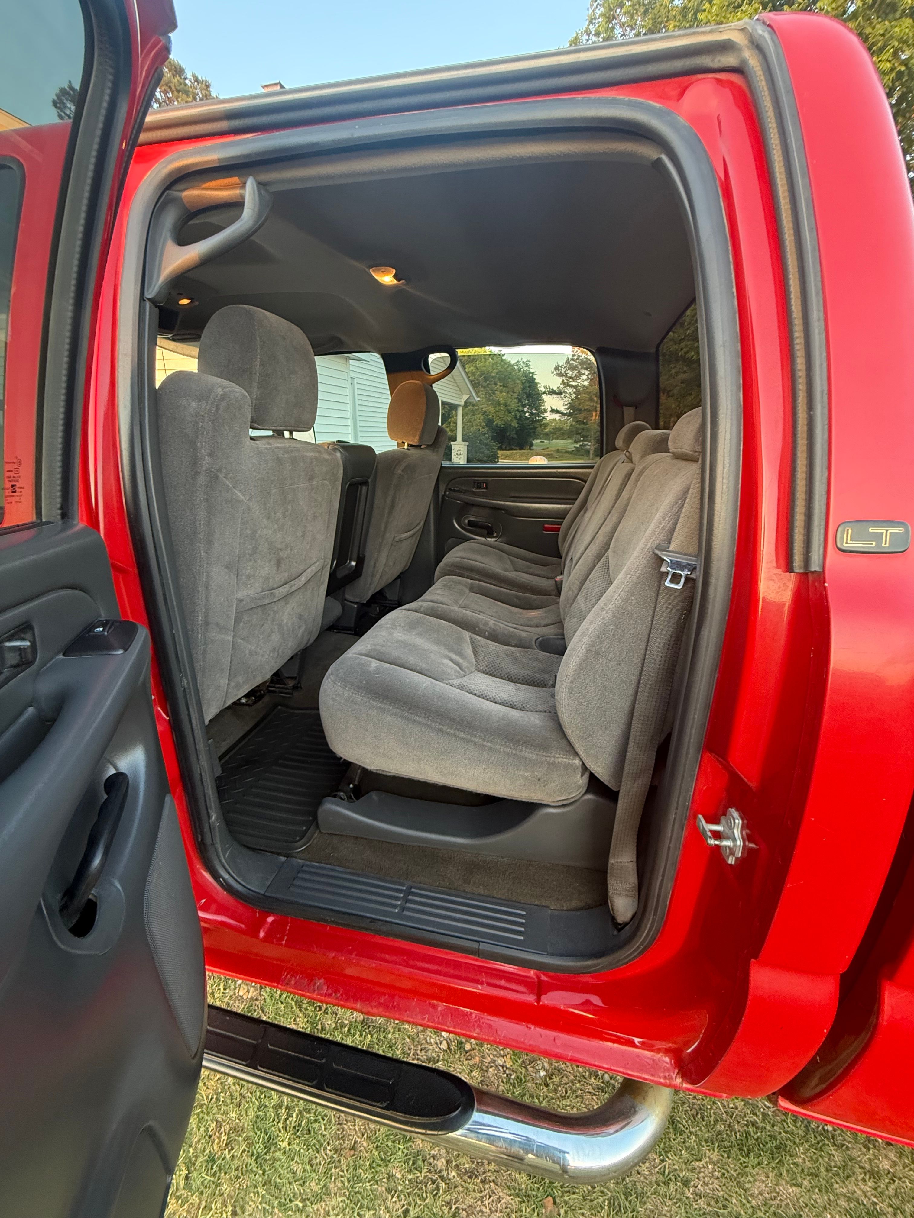Used 2006 Chevrolet Silverado 2500 LT w/ Heavy-Duty Power Package AWD/4WD image 10