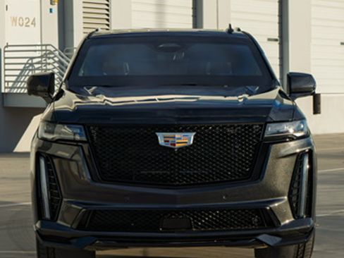 Used 2024 Cadillac Escalade ESV V w/ LPO, ONYX Package AWD/4WD image 2
