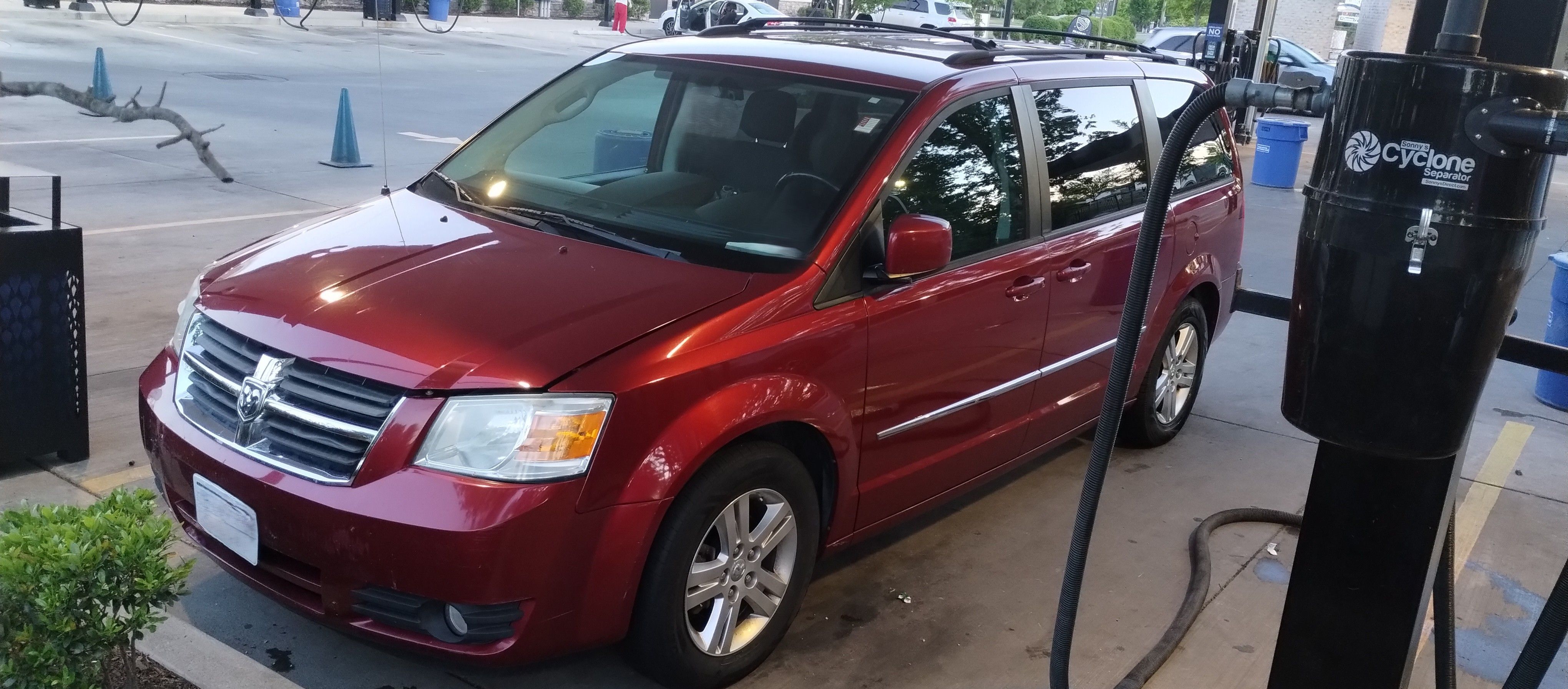 Used 2010 Dodge Grand Caravan Crew FWD image 6