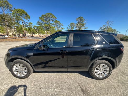 Used 2018 Land Rover Discovery Sport SE image 2