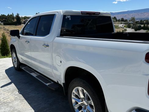 Used 2021 Chevrolet Silverado 1500 LTZ w/ LTZ Premium Package AWD/4WD image 8
