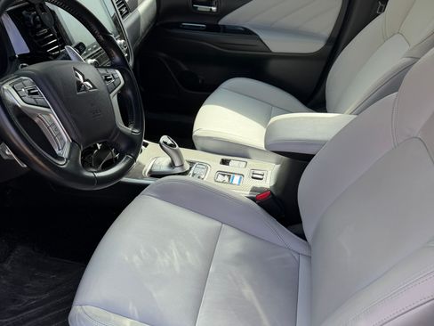 Used 2022 Mitsubishi Outlander SEL image 4