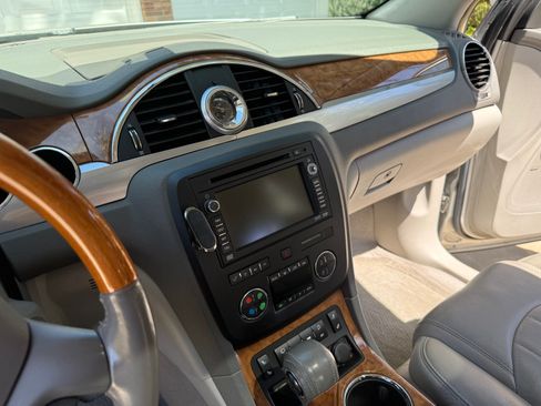 Used 2008 Buick Enclave CXL w/ Entertainment Package #4 FWD image 21