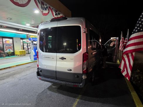 Used 2018 Ford Transit 350 XLT image 5