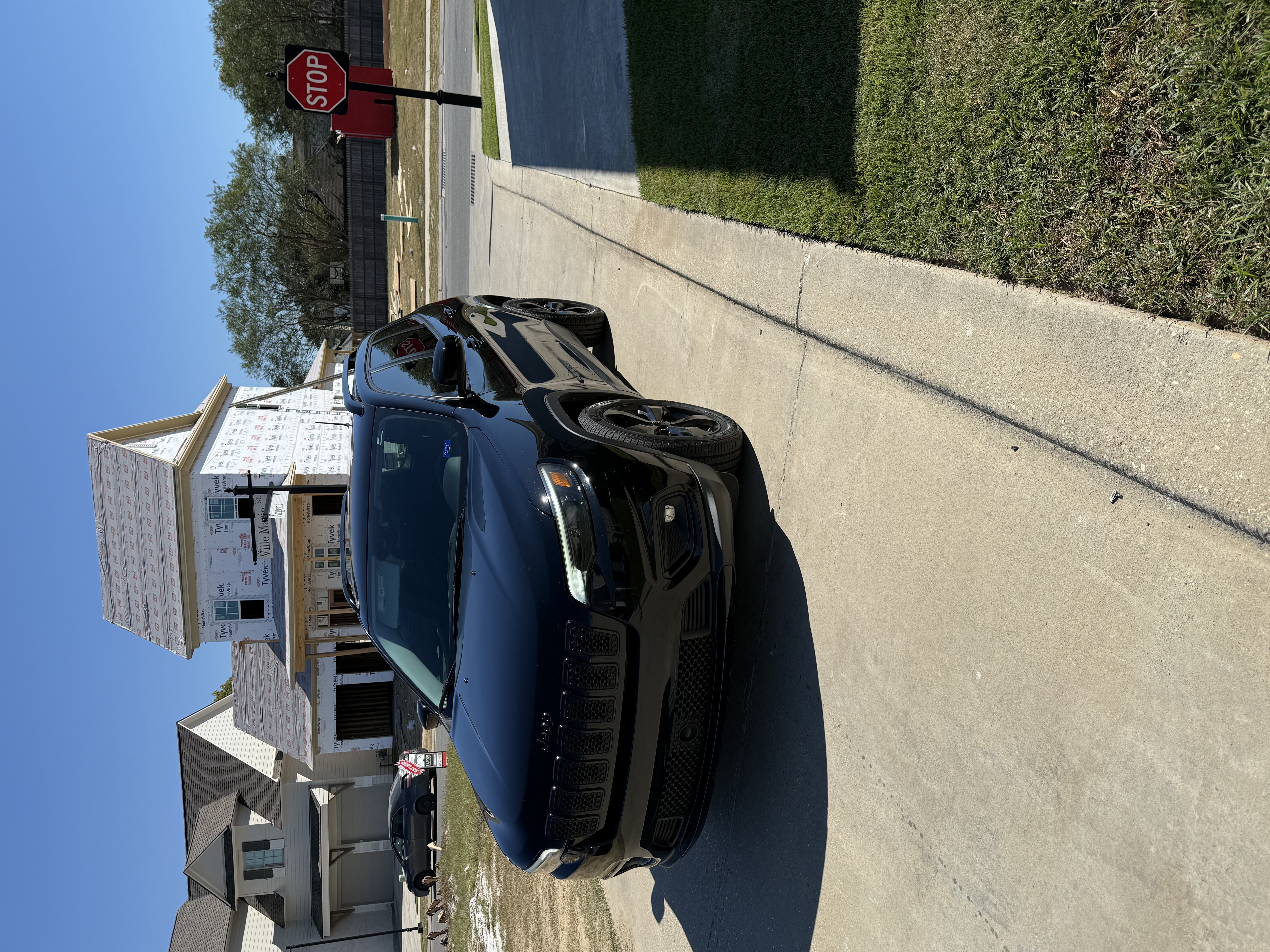 Used 2021 Jeep Cherokee Latitude Plus FWD image 1