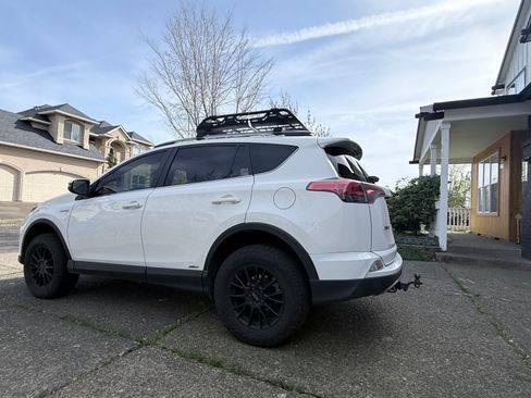 Used 2018 Toyota RAV4 XLE w/ Convenience Package image 13