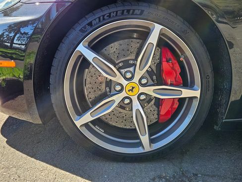 Used 2014 Ferrari California image 24