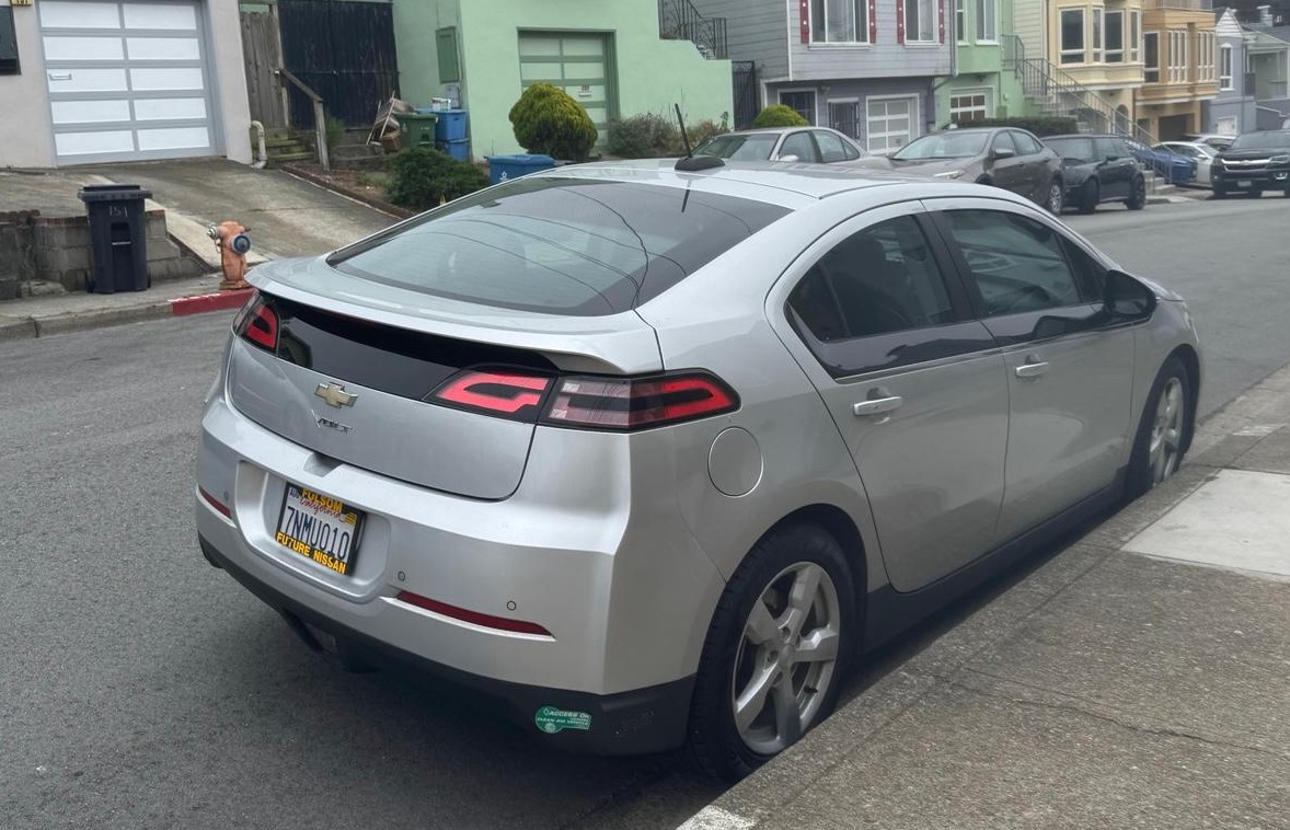 Used 2015 Chevrolet Volt Premium w/ Premium Trim Package FWD image 1
